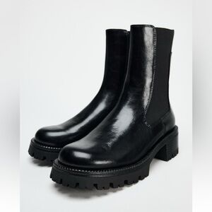 ✨SALE✨ ZARA LUG SOLE ANKLE BOOT
✨SALE✨